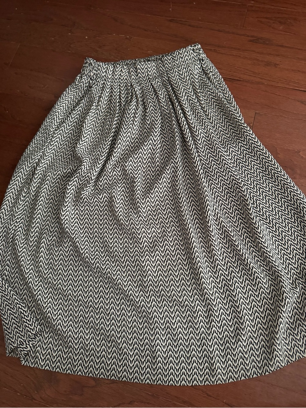 H&M Black and White Maxi Skirt with Geometric Print